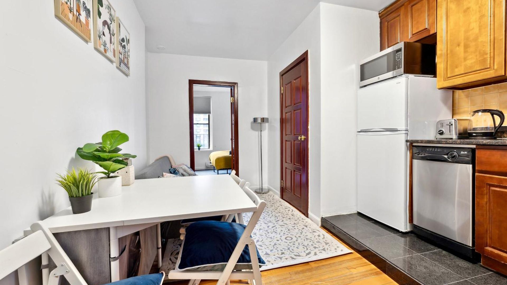 Apartment 2 Bd Central Apt Next To Diamond District *