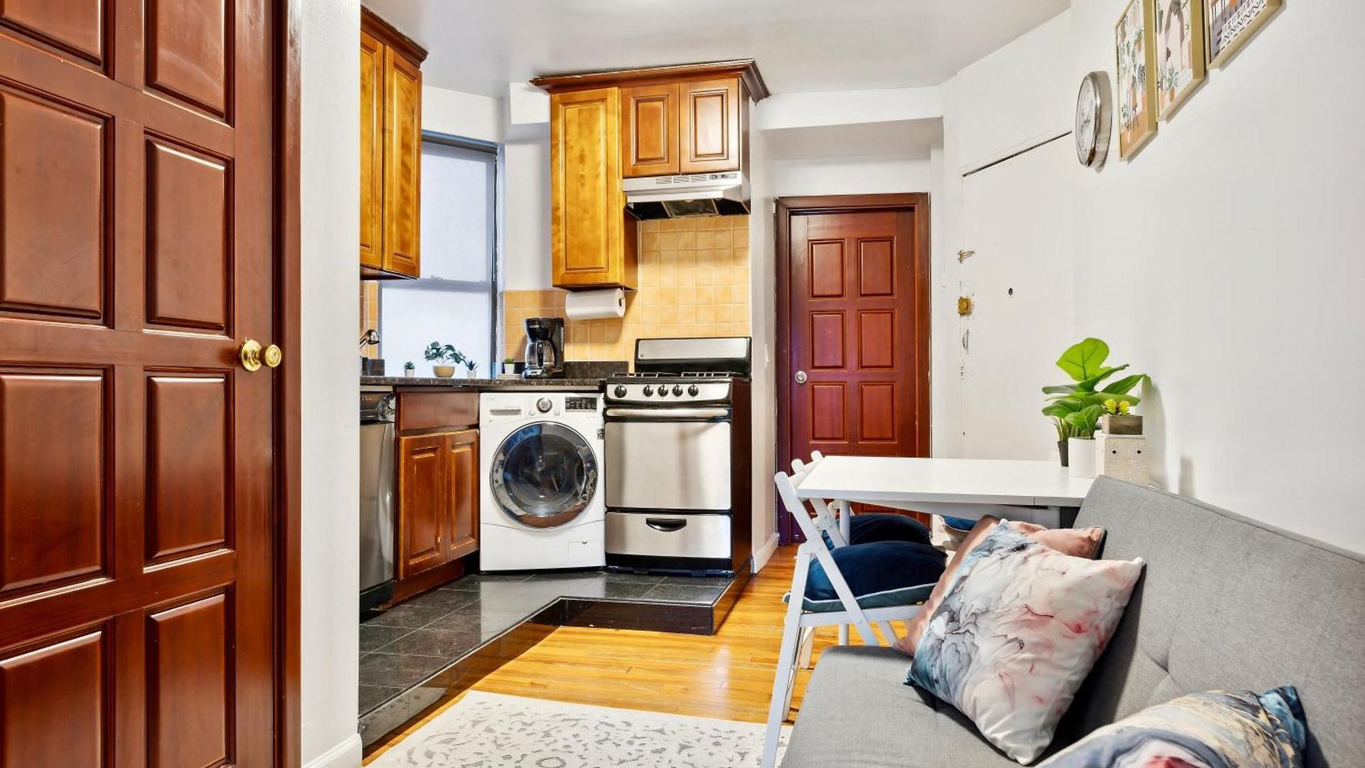 Apartment 2 Bd Central Apt Next To Diamond District *