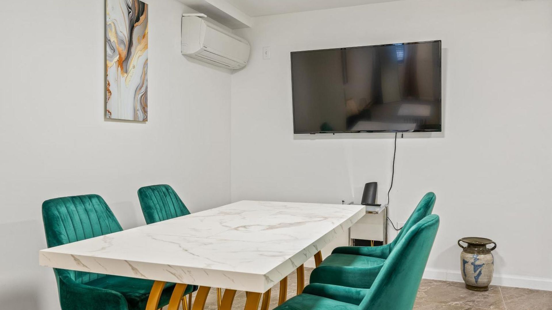 Hotel Active Park East 3bedrooms 2 Bathrooms 1700 Sf *