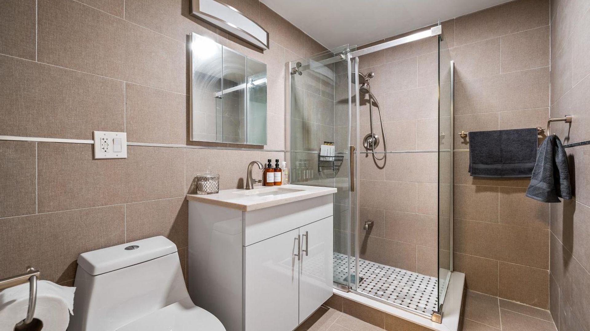 Active Park East 3bedrooms 2 Bathrooms 1700 Sf *