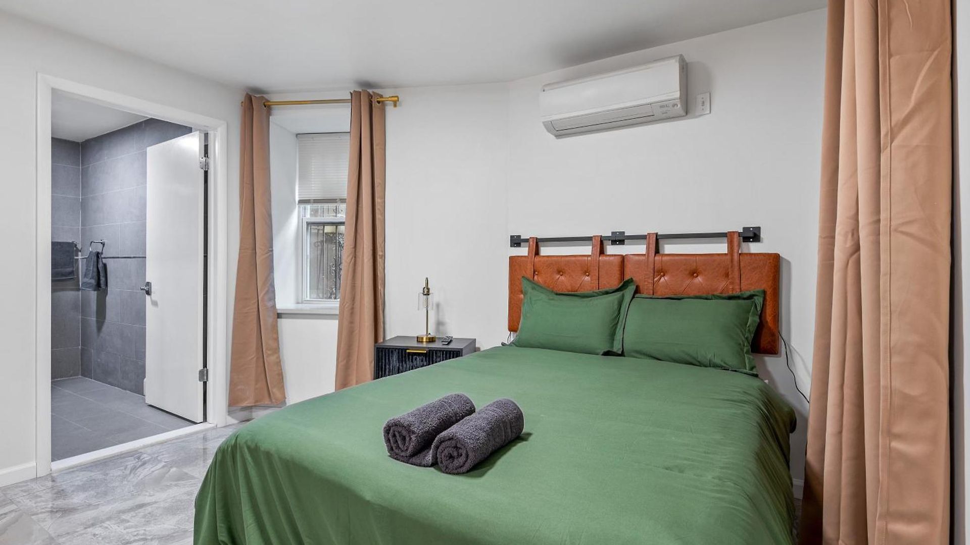 Hotel Active Park East 3bedrooms 2 Bathrooms 1700 Sf