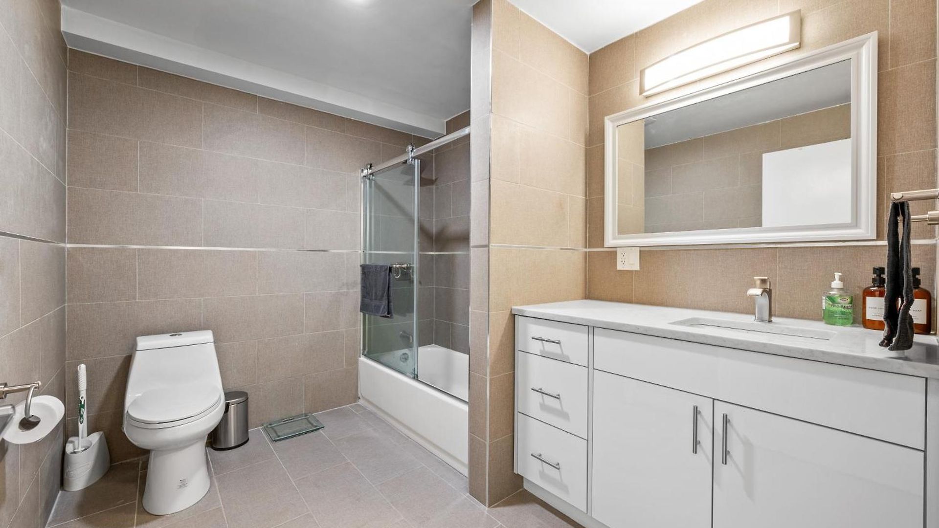 Hotel Active Park East 3bedrooms 2 Bathrooms 1700 Sf *