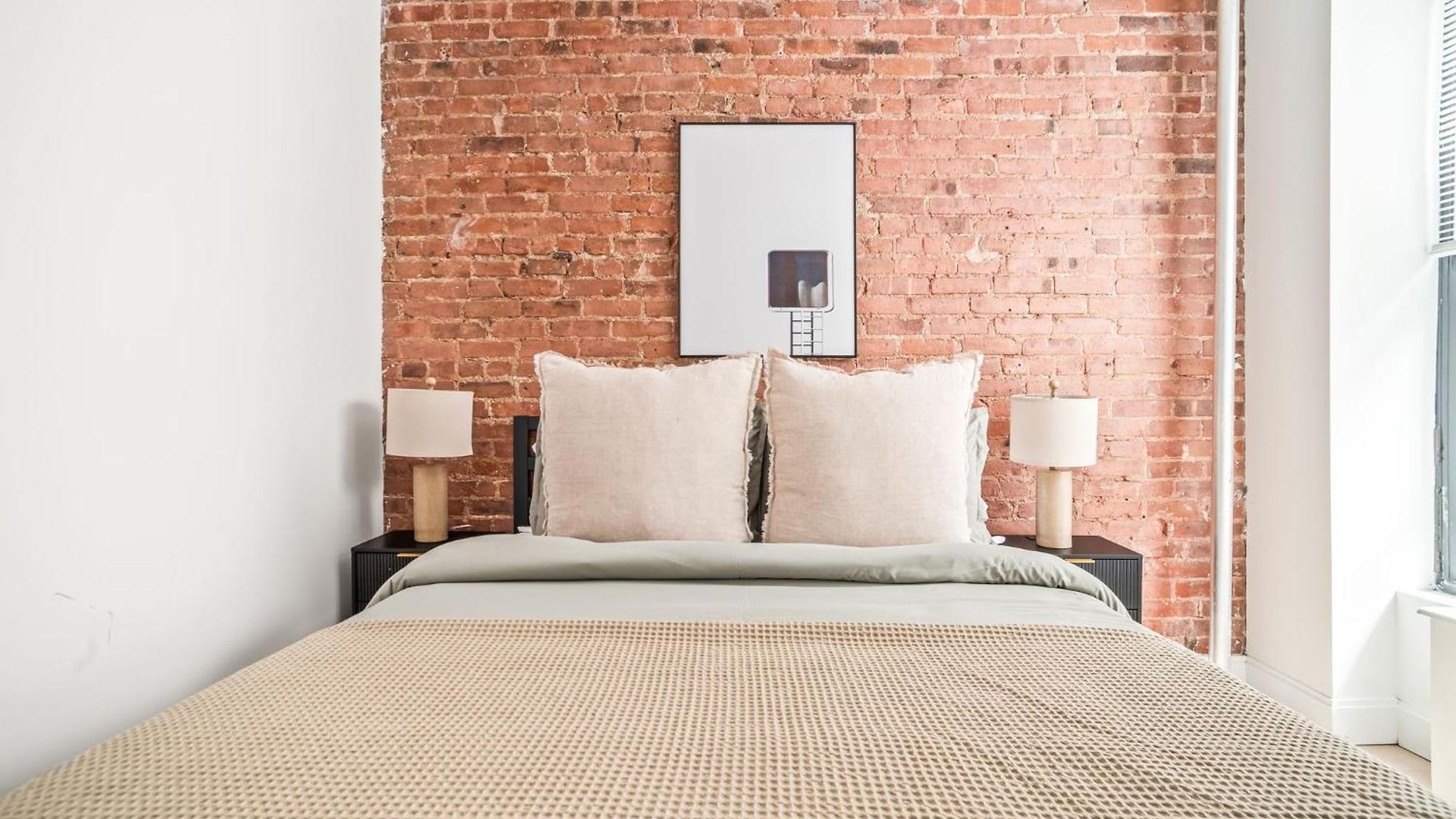 Relaxing 3br 1bath Apartment *
