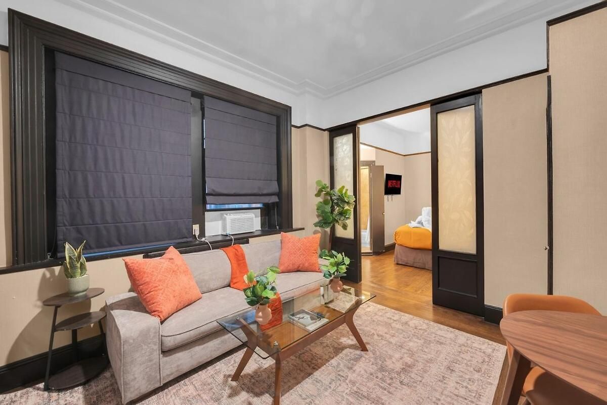 Apartment Stunning In Heart Of With Gym & New York