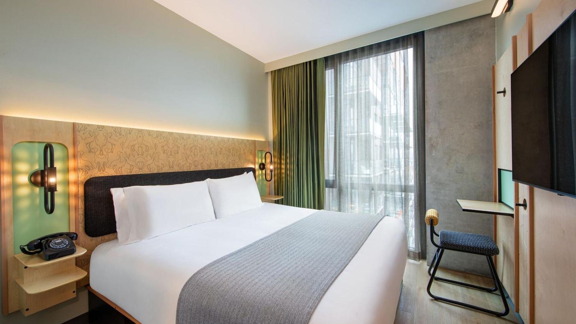 Moxy Brooklyn Williamsburg Hotel 3*