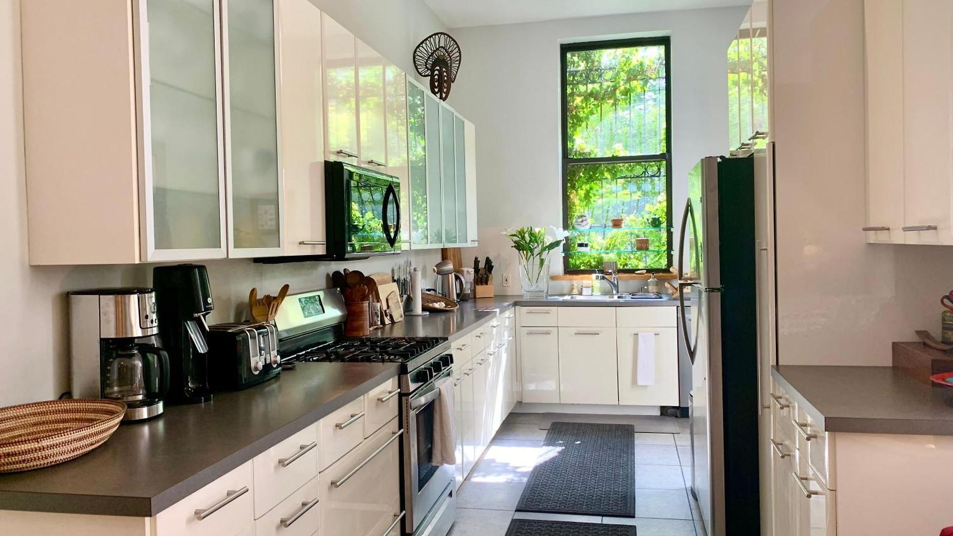 2 Bedrooms With One Private Bathroom In Lovely