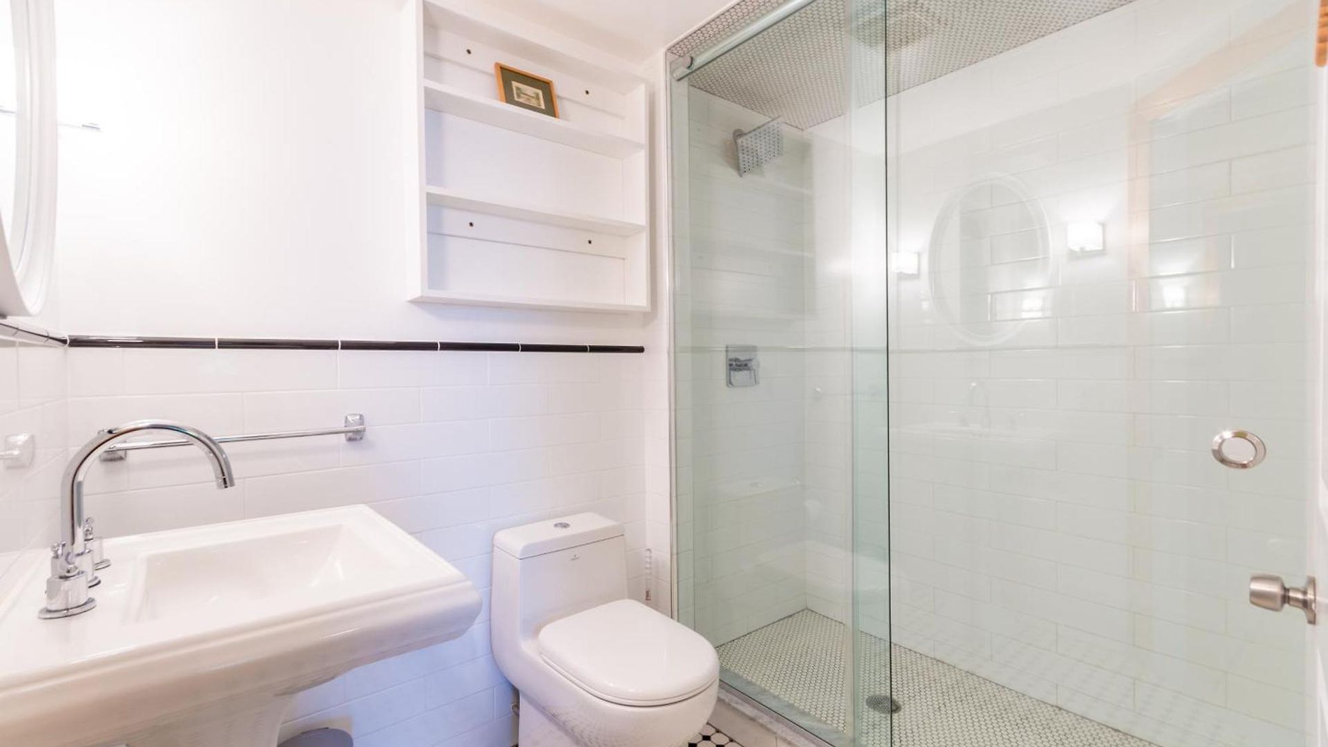 2 Bedrooms With One Private Bathroom In Lovely