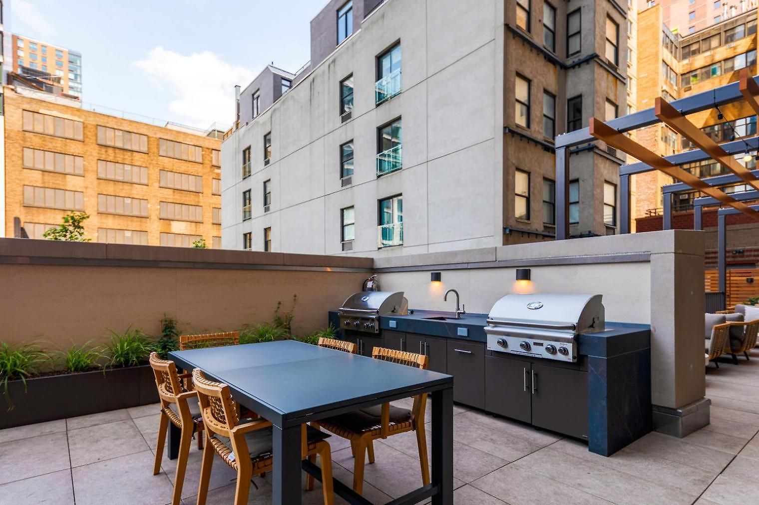 In Hells Kitchen W Gym Pool Nr The Subway Nyc-250 Apartment New York