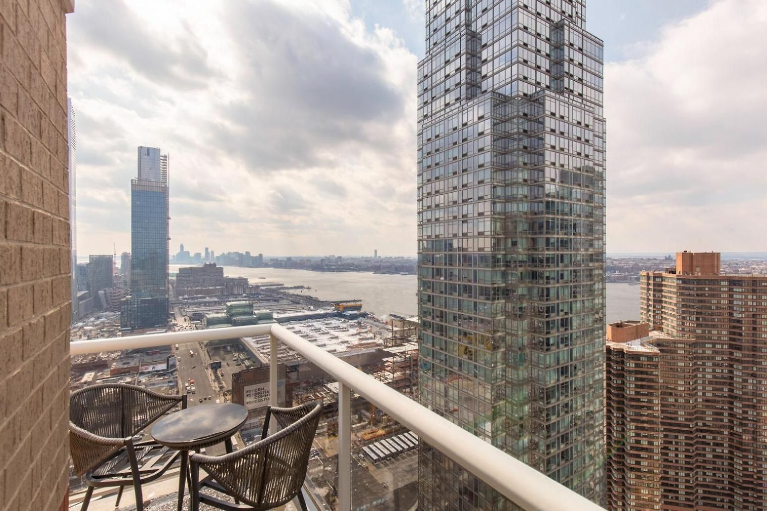 Apartment In Hells Kitchen W Gym Pool Nr The Subway Nyc-250 *