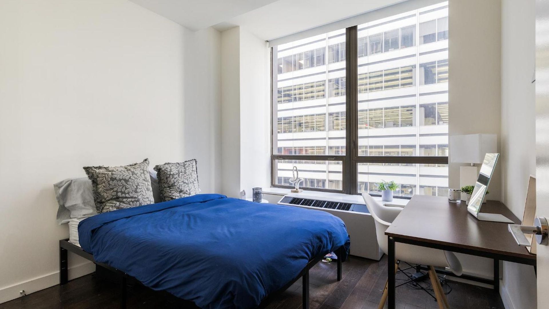 Outstanding & Bright 5bdr & 2 Bth In Downtown Manhattan Apartment