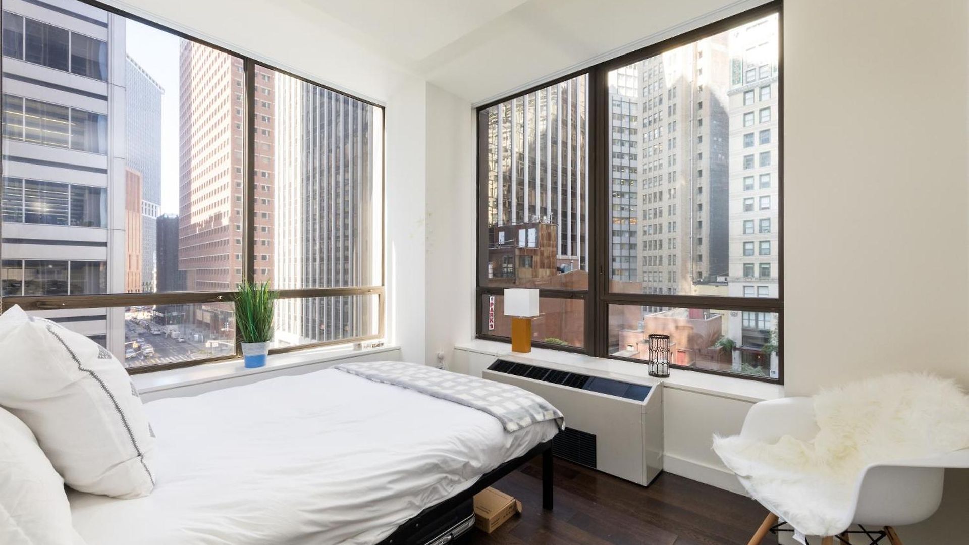 Outstanding & Bright 5bdr & 2 Bth In Downtown Manhattan Apartment *