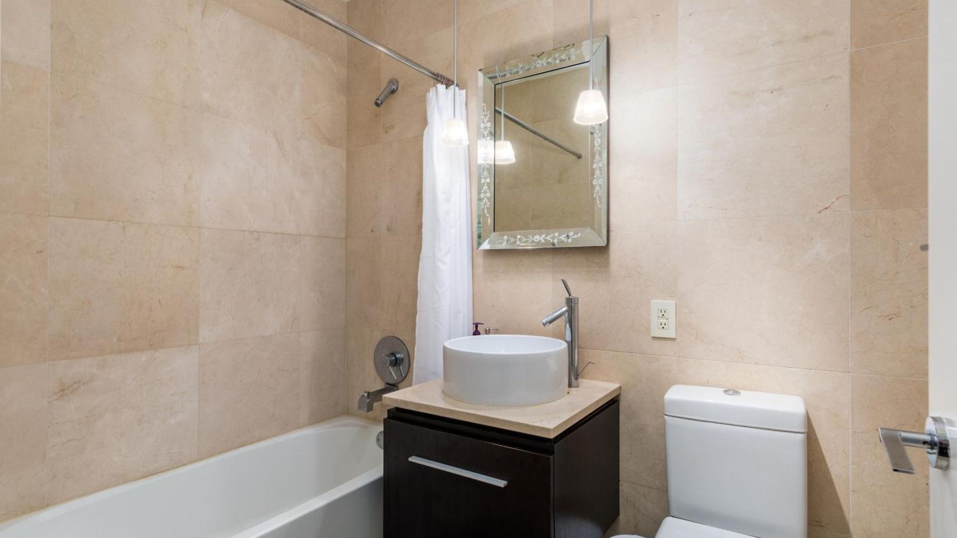 Outstanding & Bright 5bdr & 2 Bth In Downtown Manhattan New York