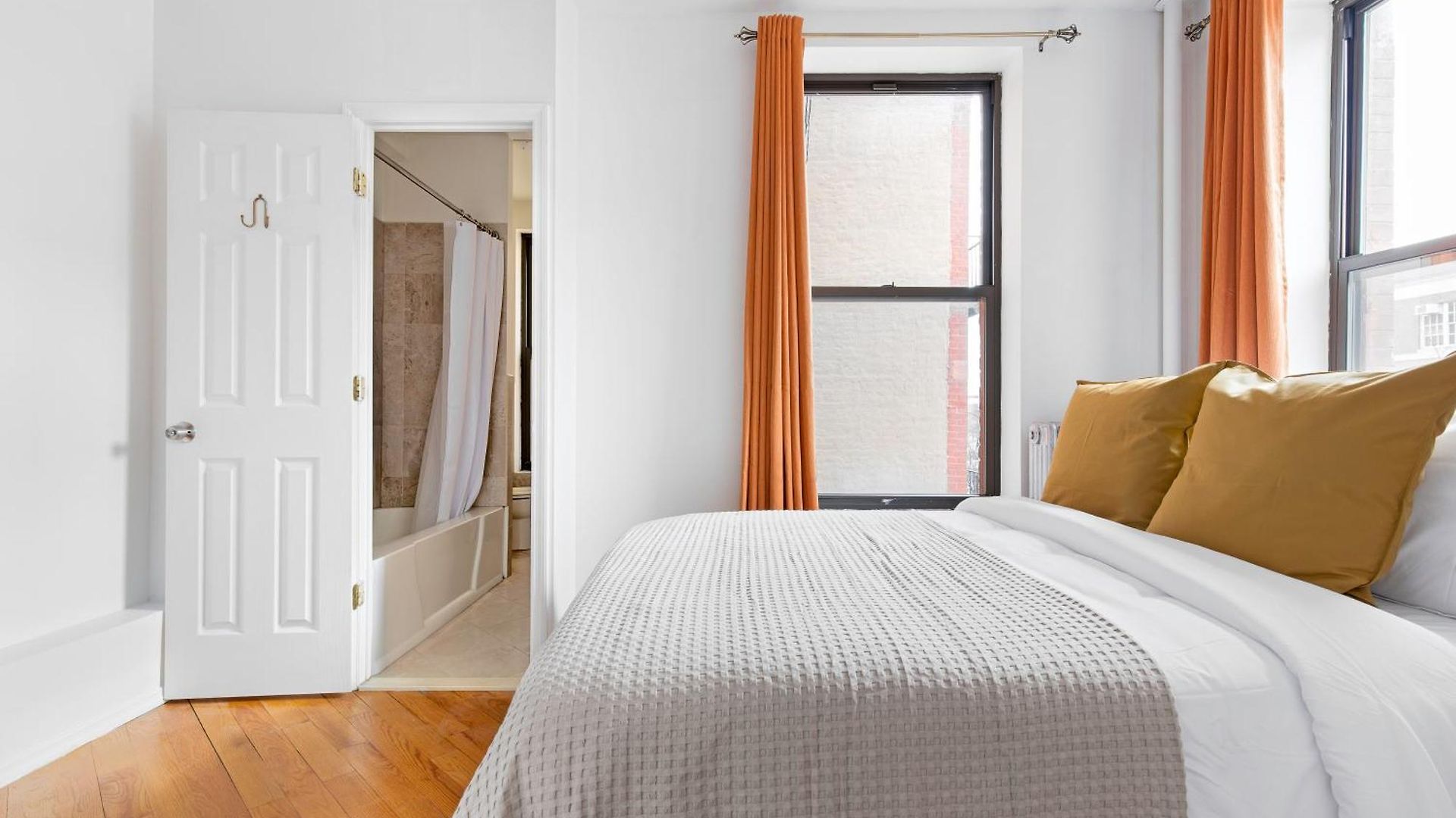Marvelous & Cozy 3bdr & 2bth In Apartment *