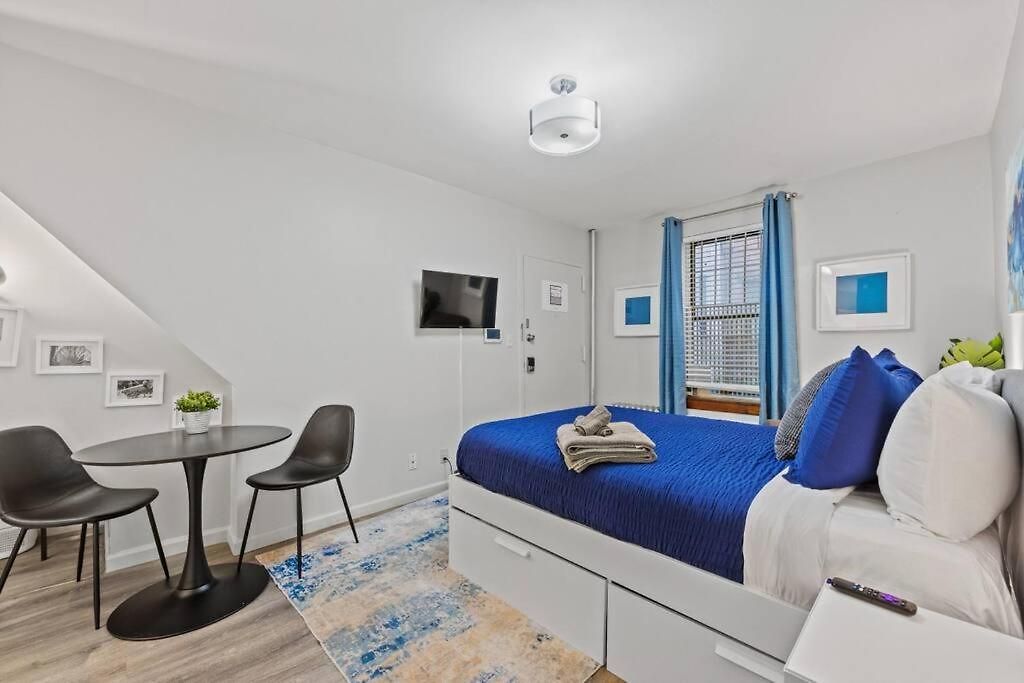 Location Walk To Times Square Apartment *