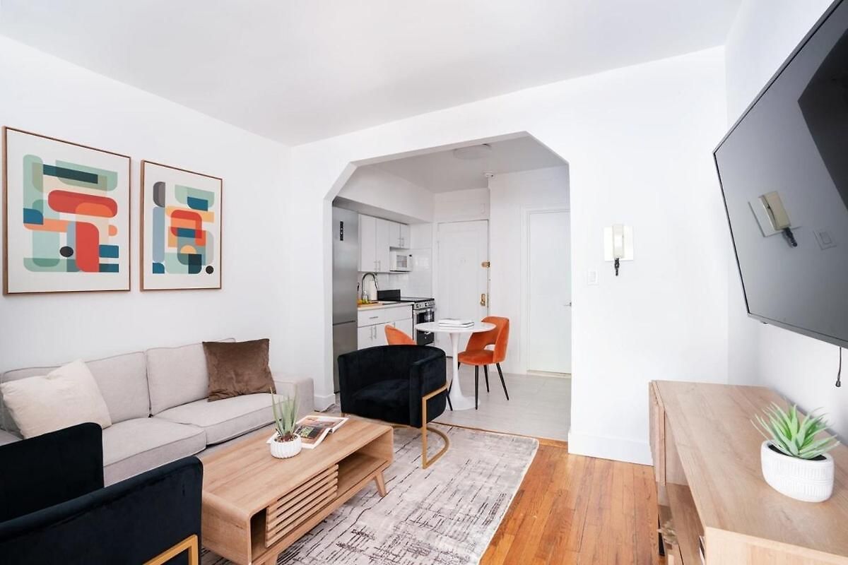 444-3a Newly Renovated 1br - Elevator Building * New York