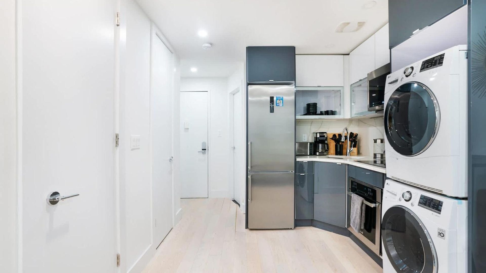 75-1a New Prime Ues W D In Unit Elevator New York