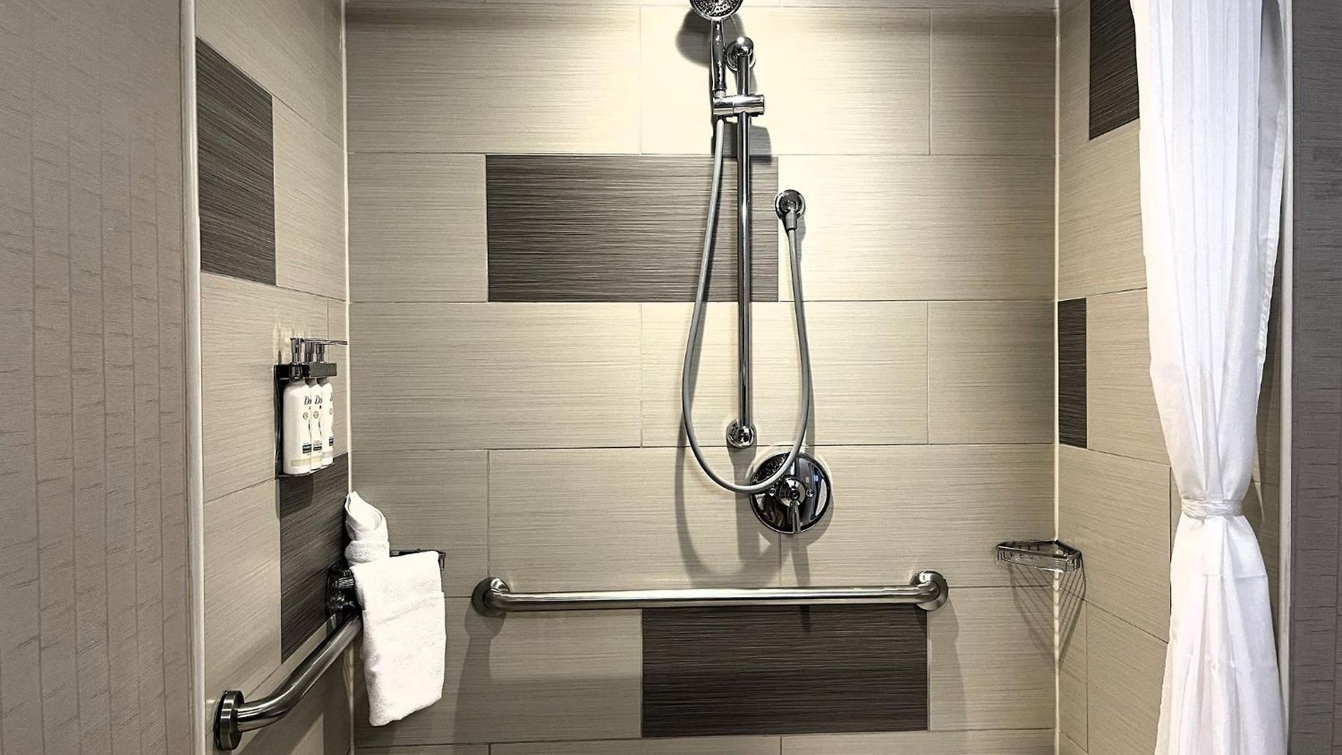 - Times Square By Ihg Hotel New York