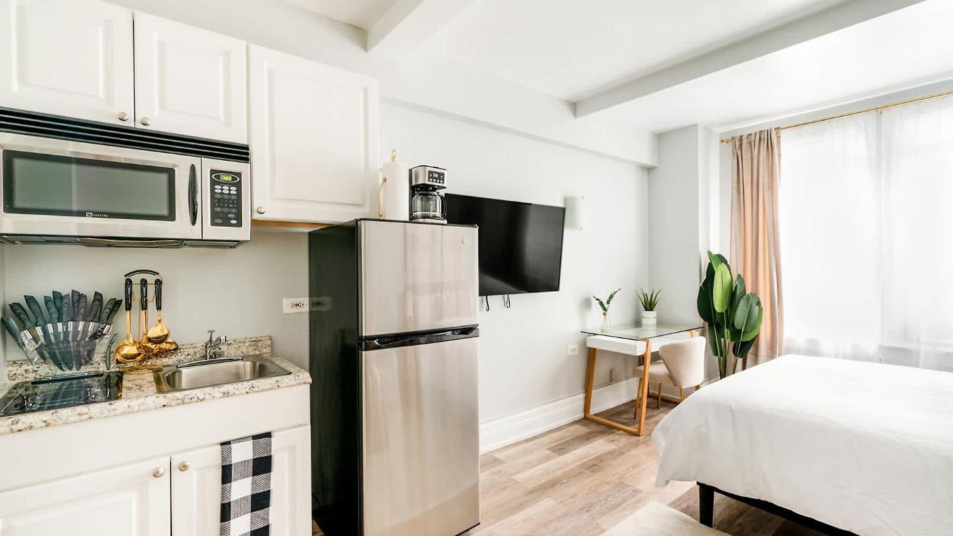 73-304 Newly Reno Uws Doorman Gym Laundry Apartment New York