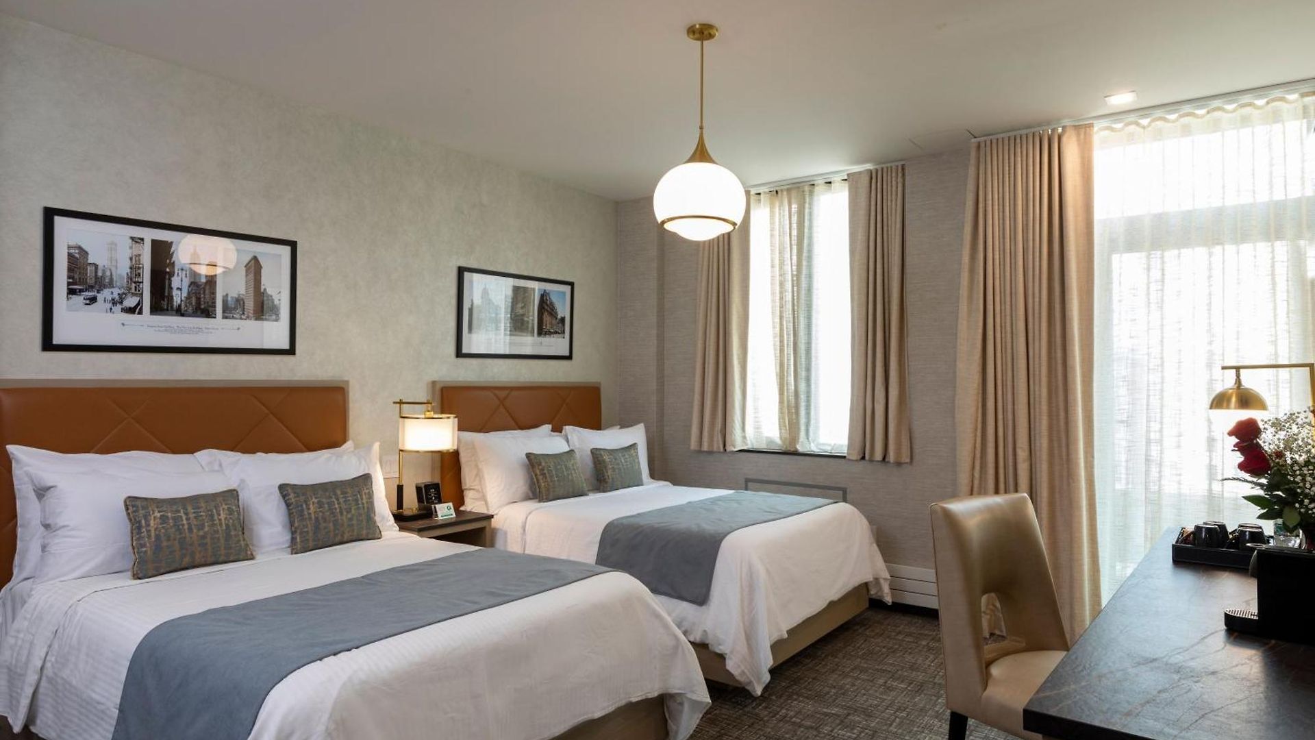 Broadway Plaza 4*