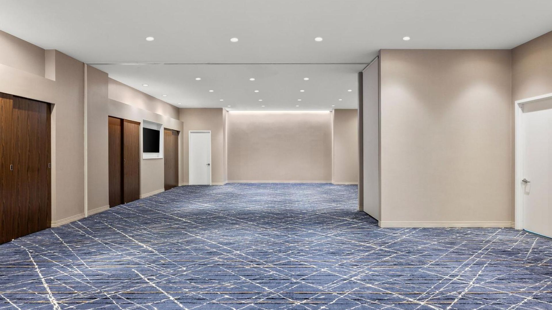 By Marriott The Bronx At Metro Center Atrium New York