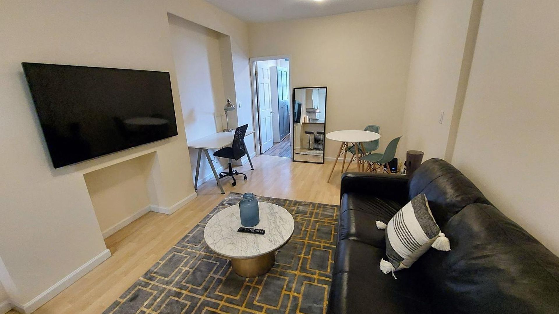 Comfortable With Workstation Apartment New York