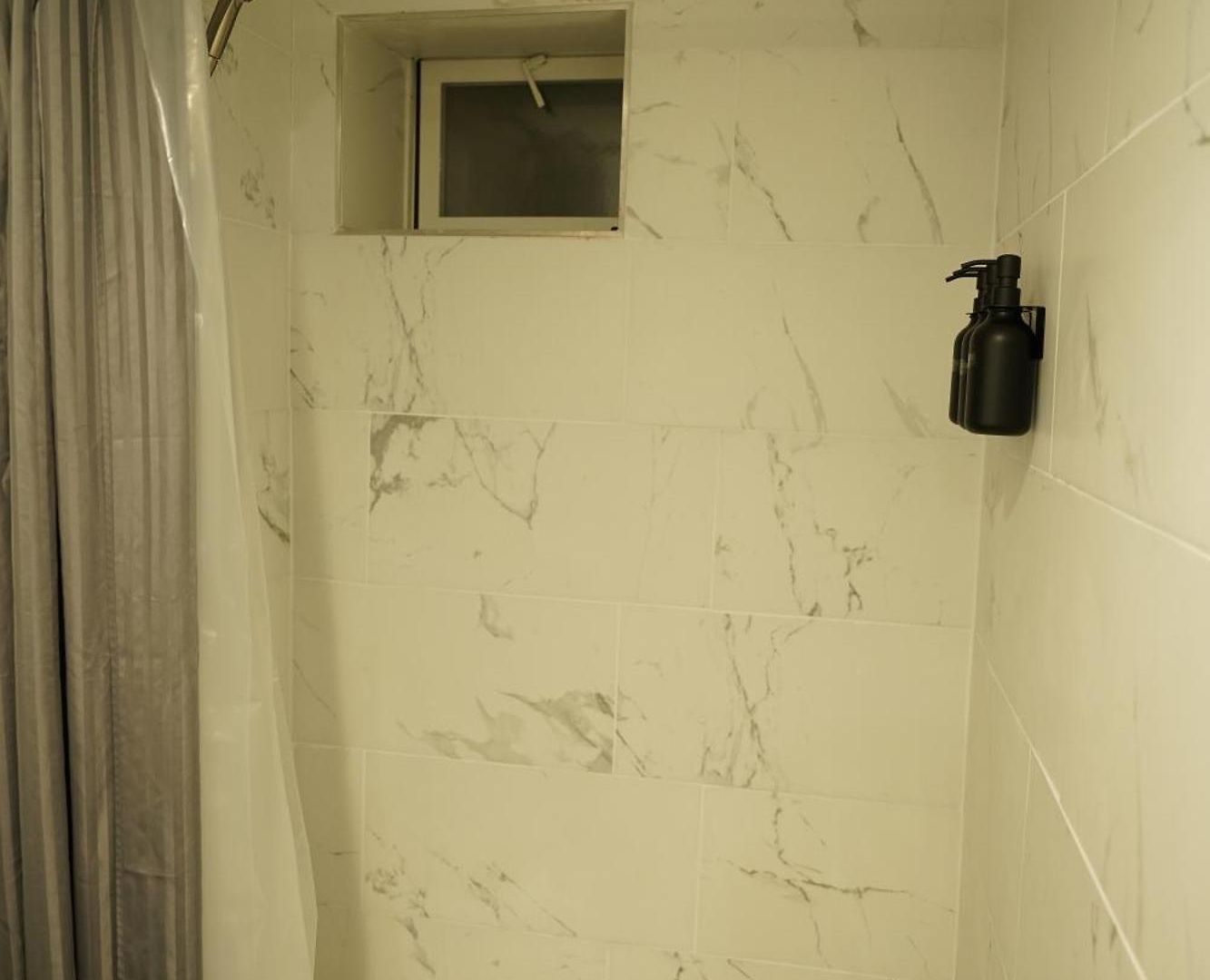 Cozy 2 Bedroom In A Lovely Forest Hills Neighborhood *
