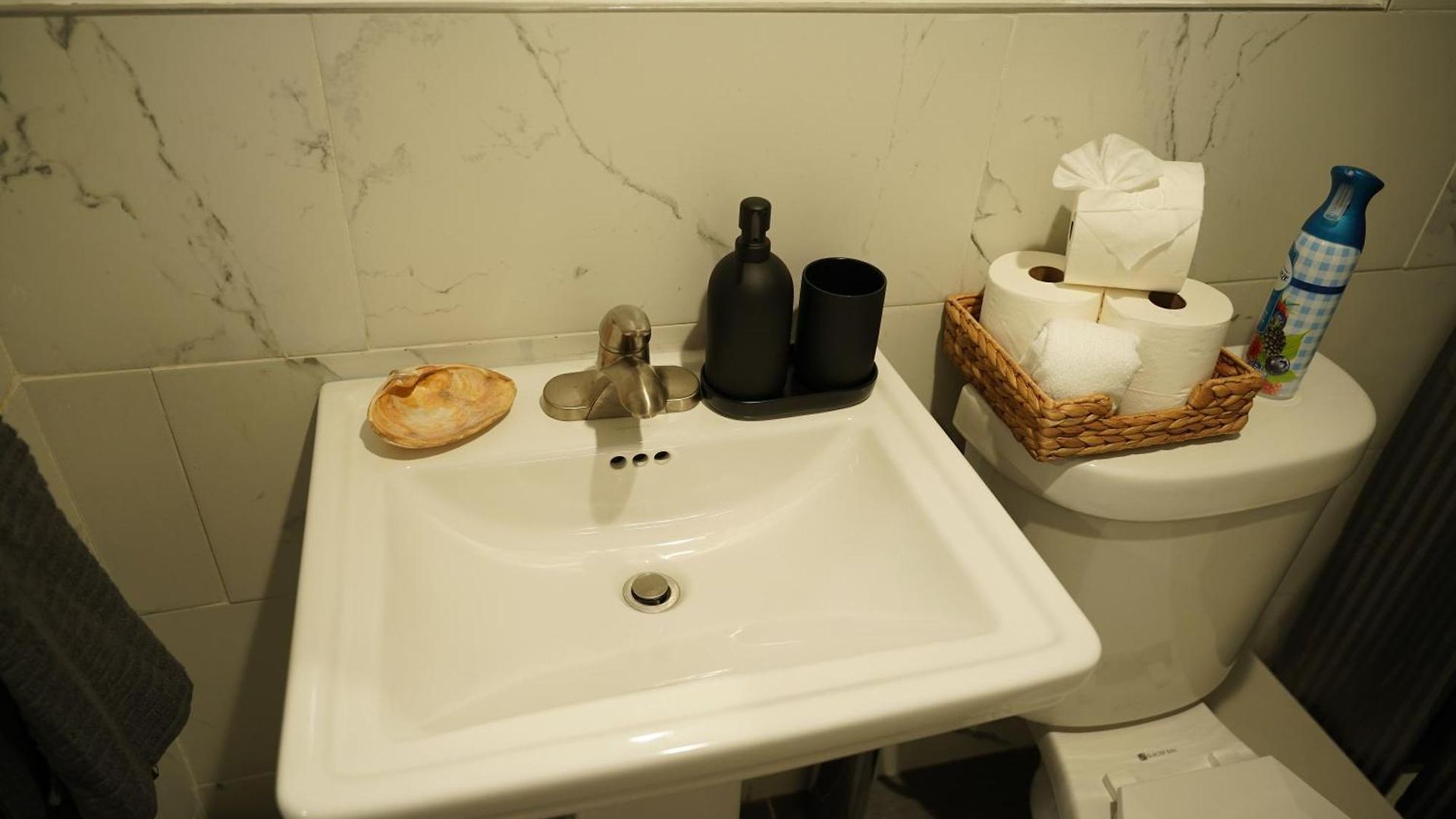 Cozy 2 Bedroom In A Lovely Forest Hills Neighborhood Apartment New York