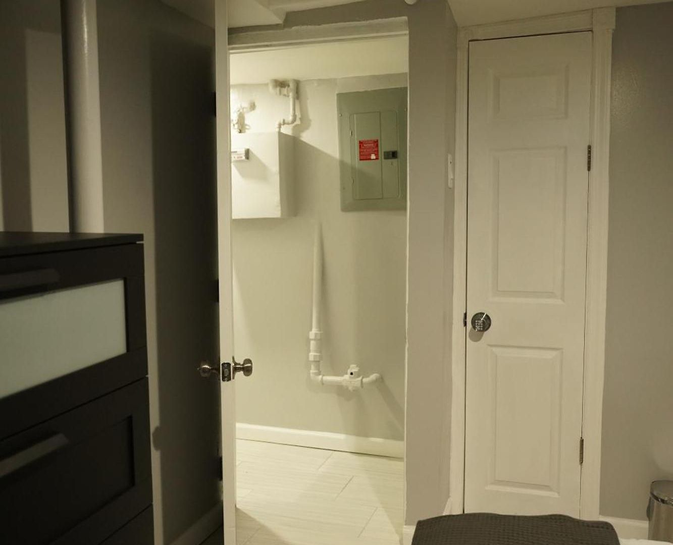 Cozy 2 Bedroom In A Lovely Forest Hills Neighborhood