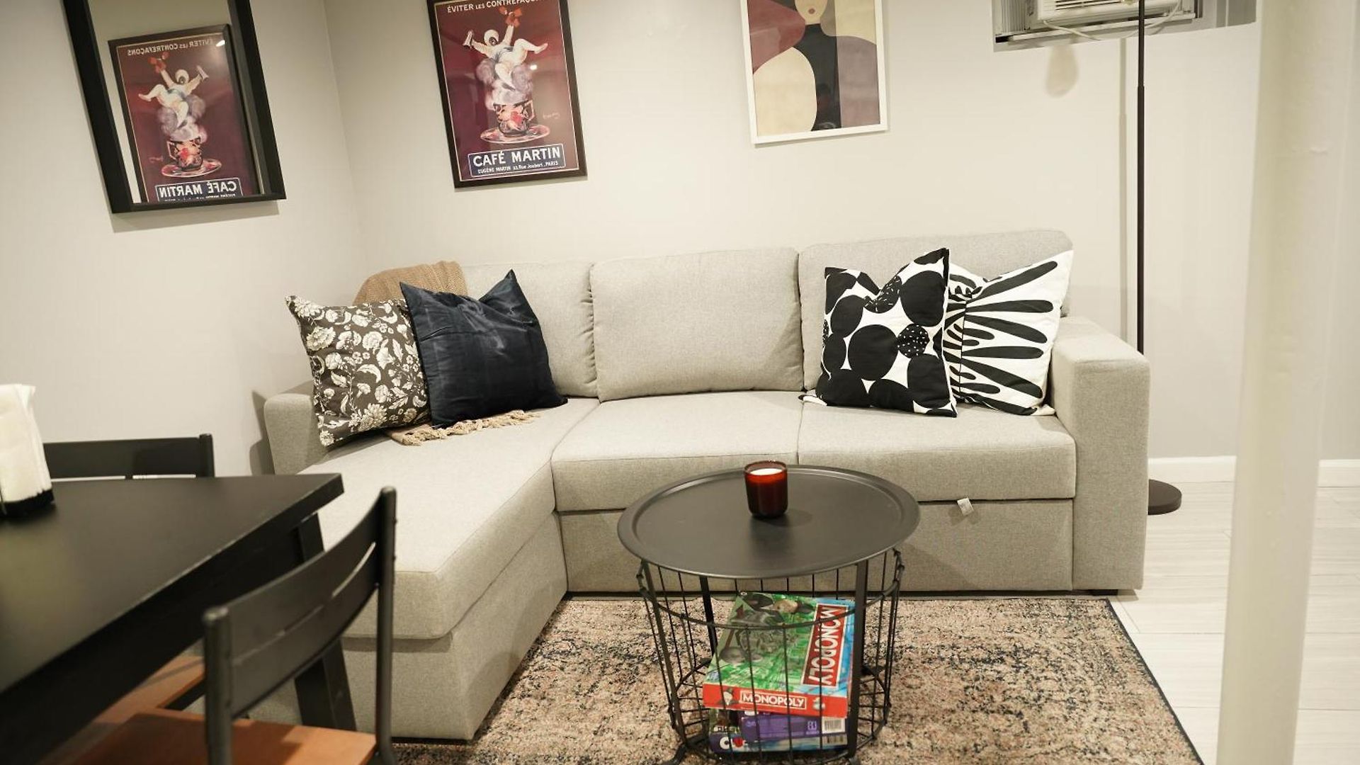 Cozy 2 Bedroom In A Lovely Forest Hills Neighborhood