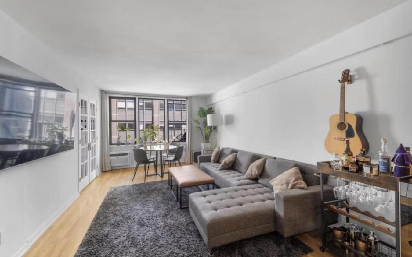 Apartment With Private Kitchen And Bathroom In Times Square Park - Sleeps 4!