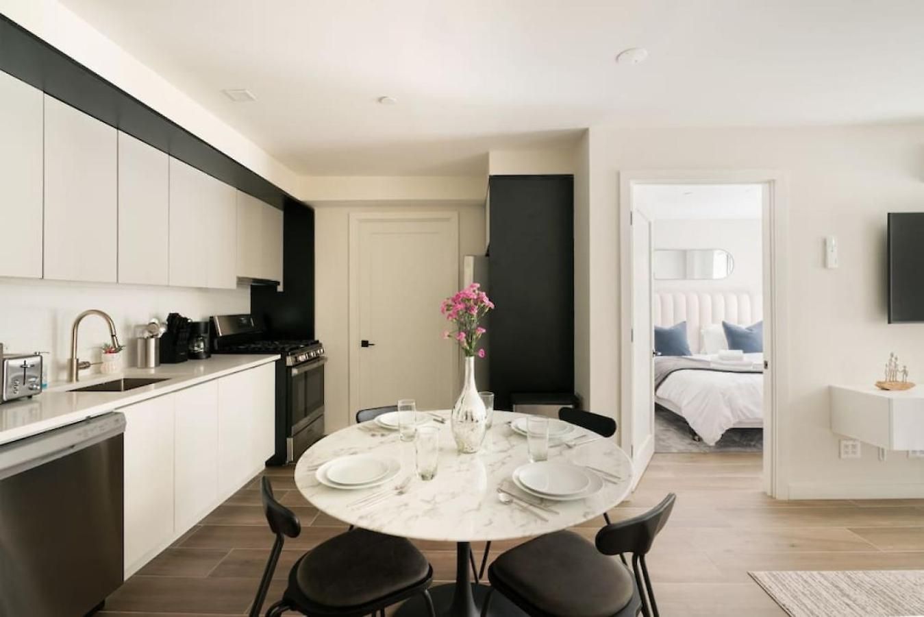 Massive 1br W Private Patio In Upper East Side Hotel *