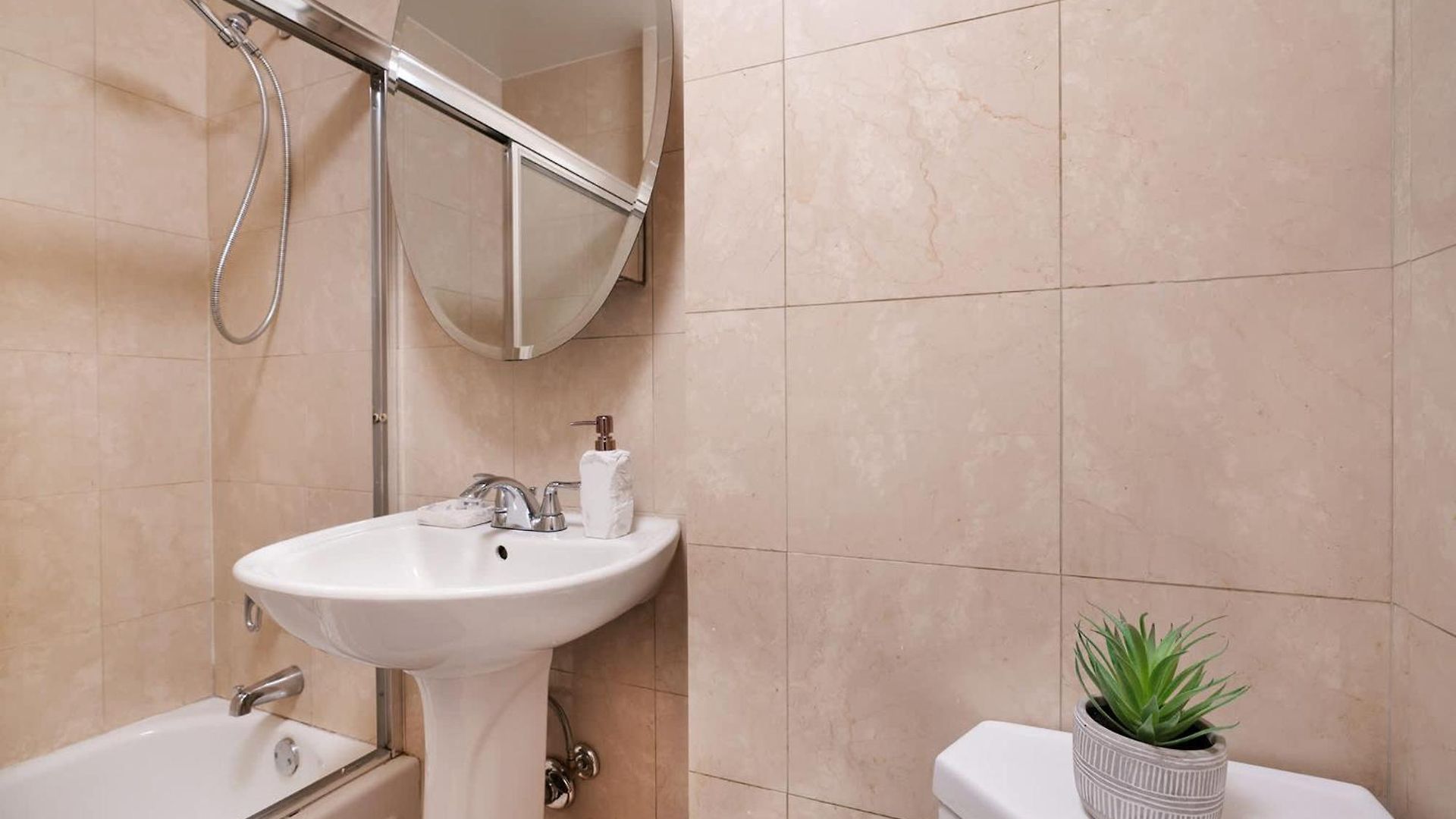 73-308 New 1br 1bth Uws Doorman Gym New York