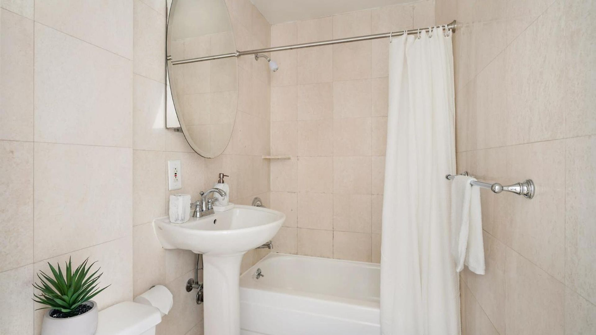 73-518 Newly Reno Uws Doorman Gym Laundry Apartment New York