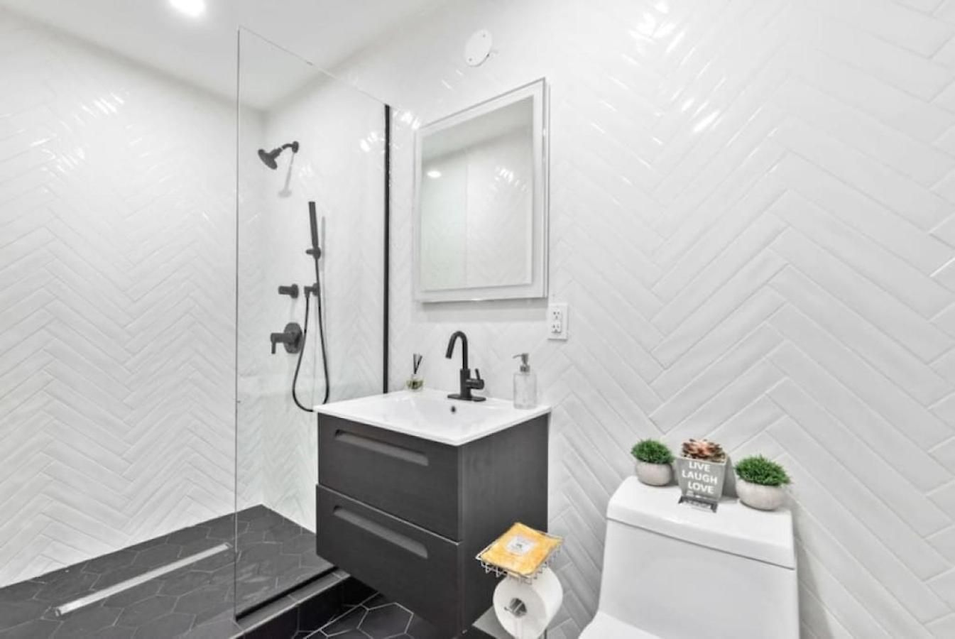 Luxe With Charming Juliet Balcony Hotel New York