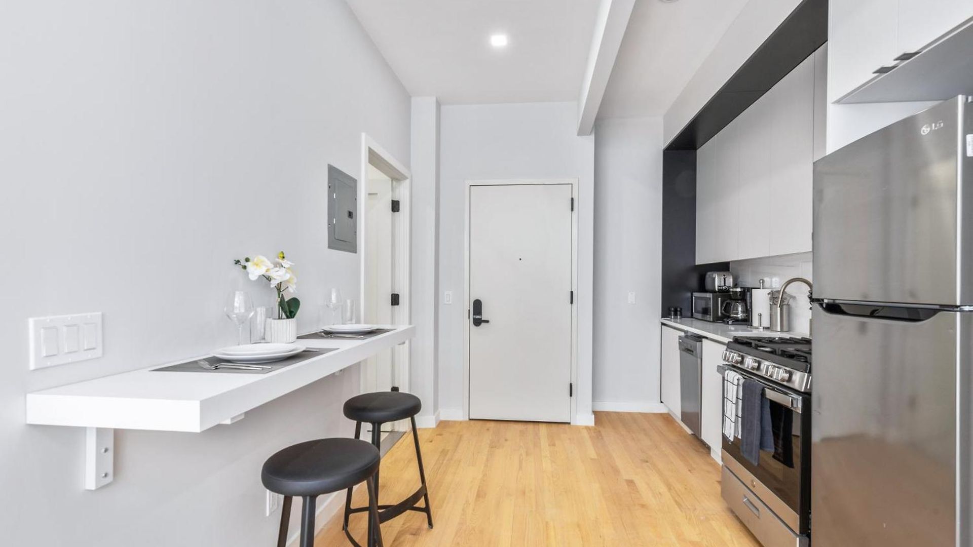 Apartment W Charming Juliet Balcony In Upper East *