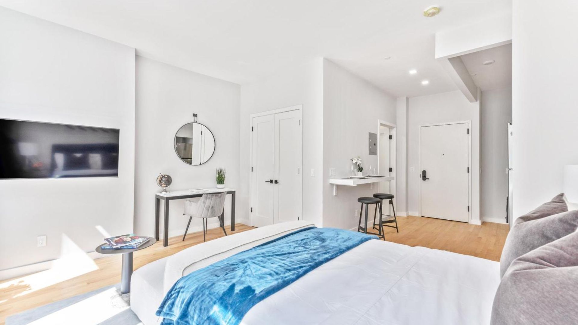 W Charming Juliet Balcony In Upper East Apartment *