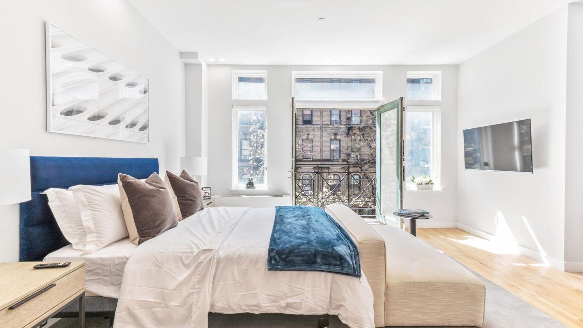 Apartment W Charming Juliet Balcony In Upper East New York