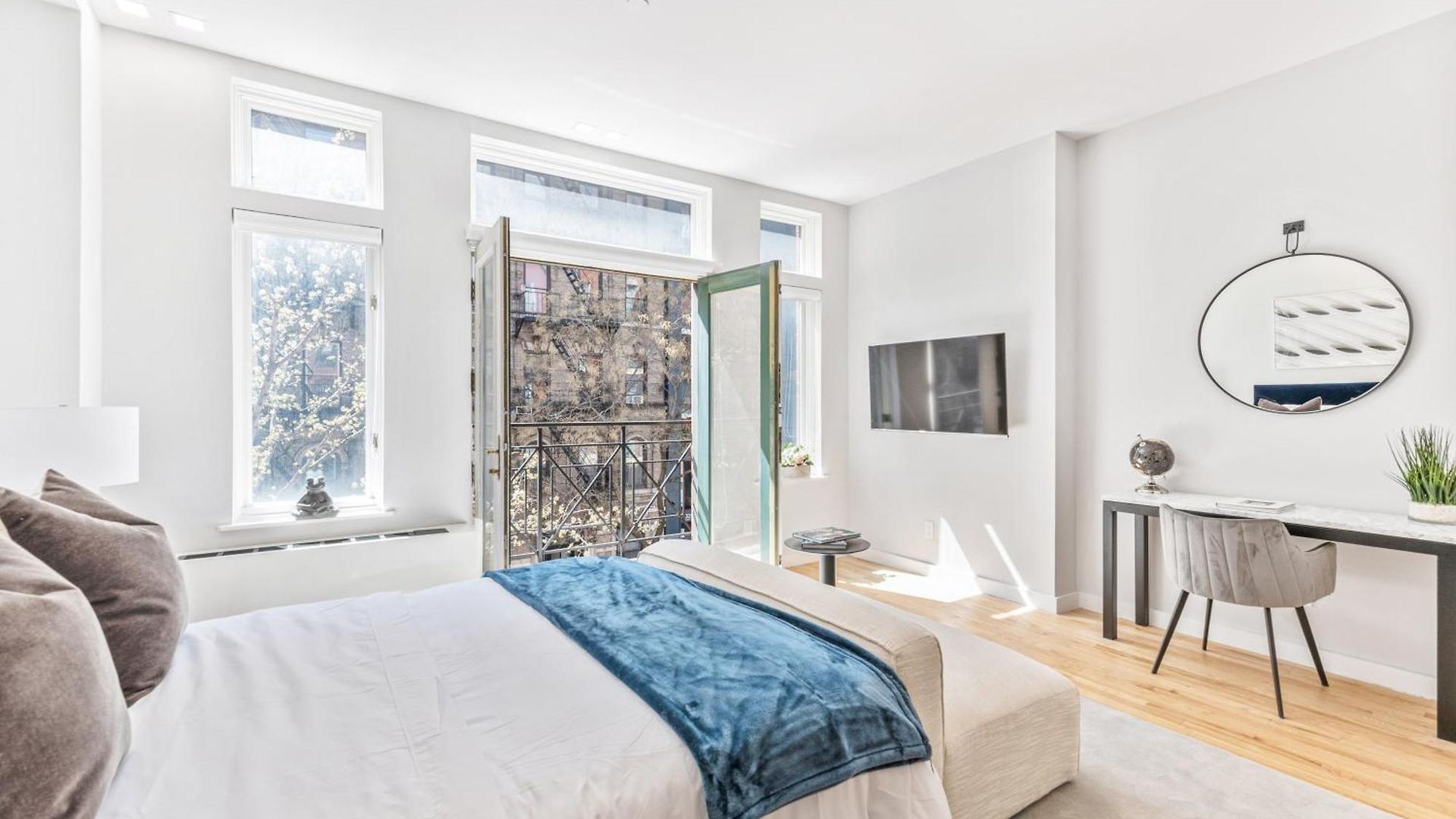 Apartment W Charming Juliet Balcony In Upper East