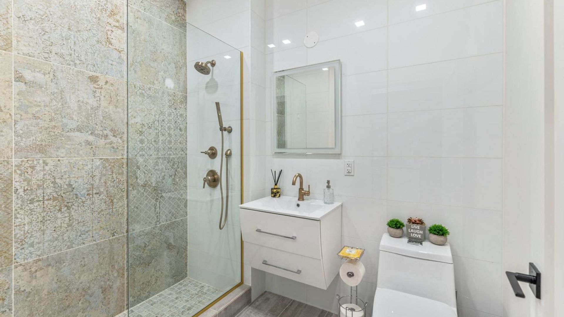 Apartment W Charming Juliet Balcony In Upper East *