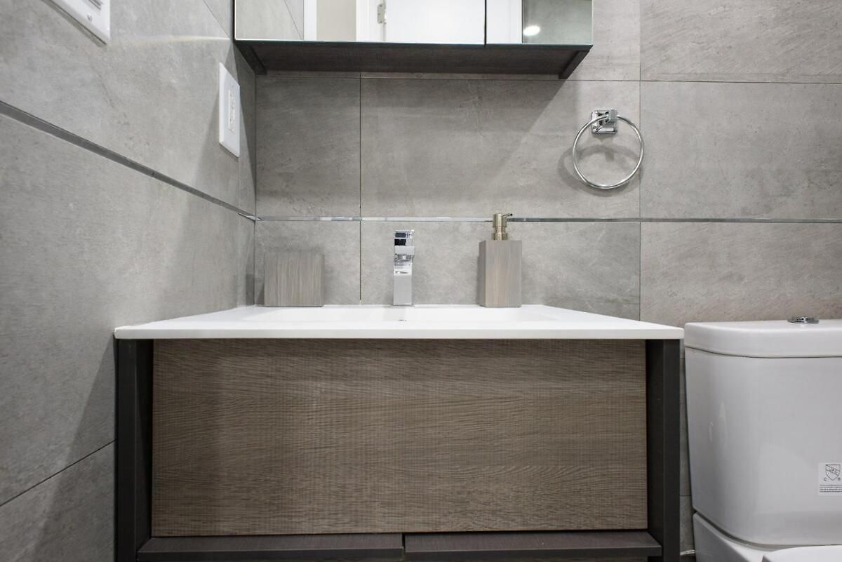 75-1c New 1br Prime Ues W D The Unit Value Apartment