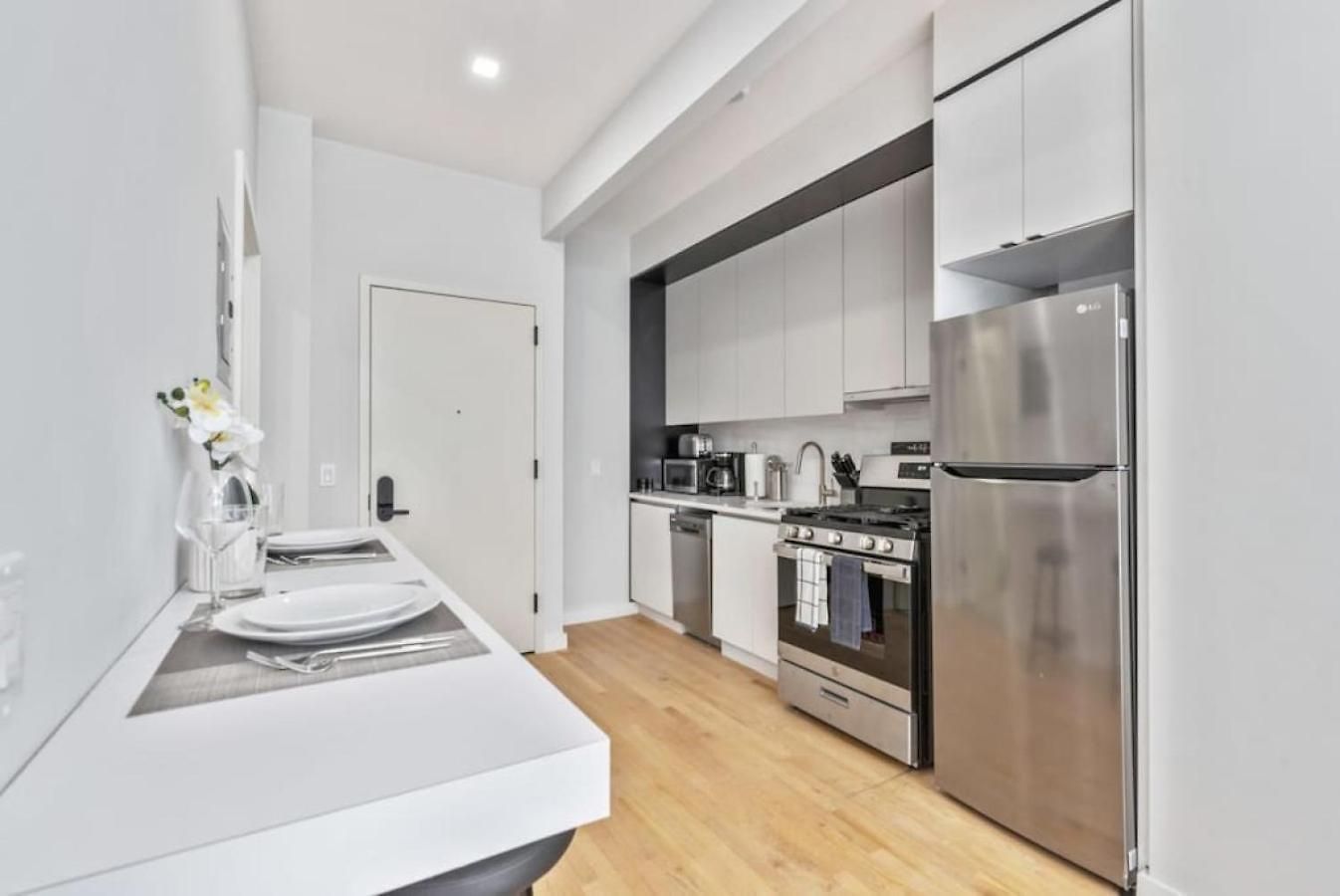 Apartment W Charming Juliet Balcony In Upper East New York