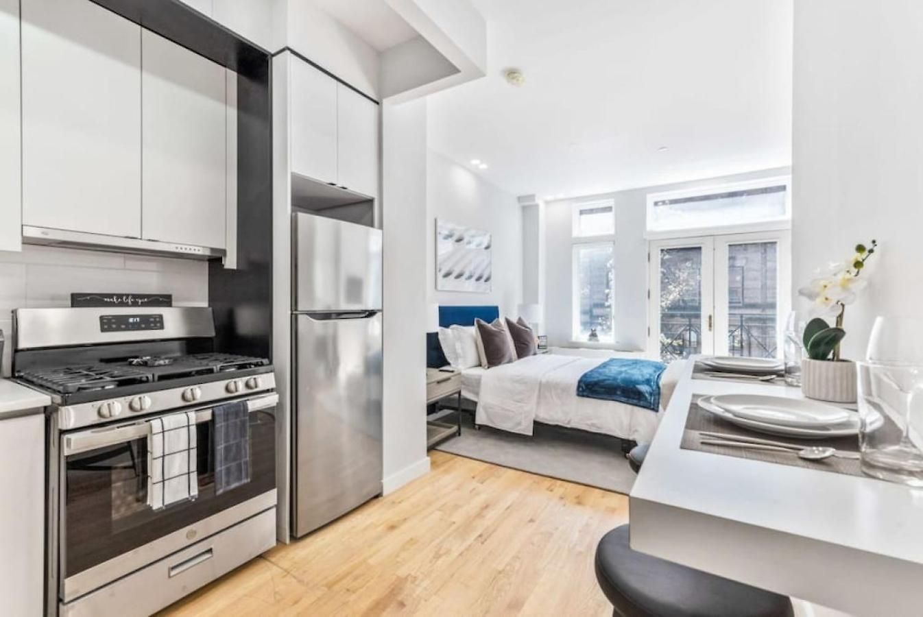 W Charming Juliet Balcony In Upper East Apartment New York