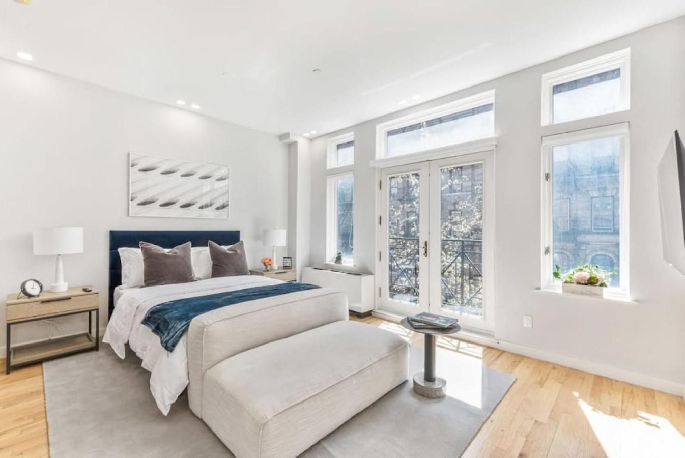 W Charming Juliet Balcony In Upper East New York