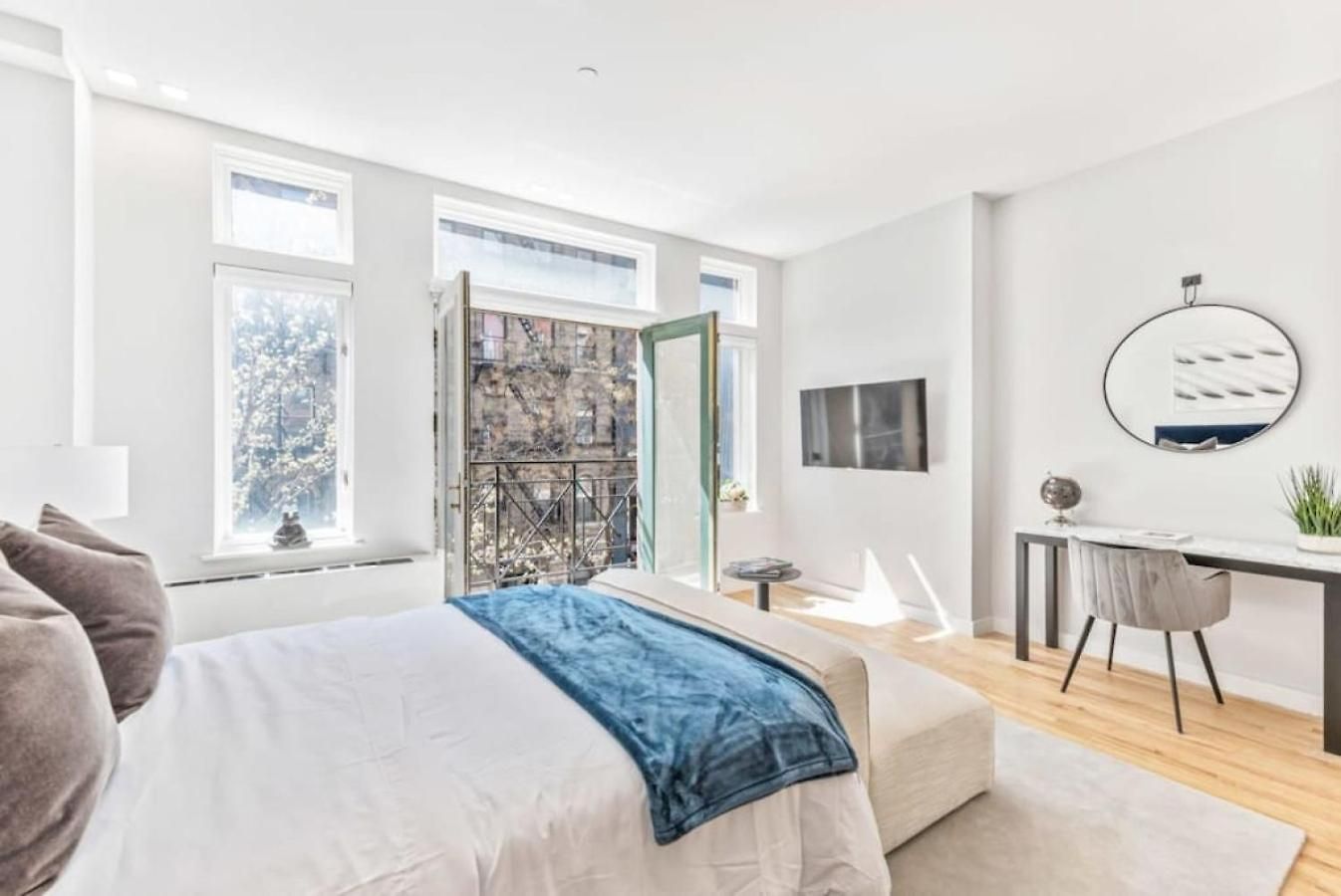 Apartment W Charming Juliet Balcony In Upper East