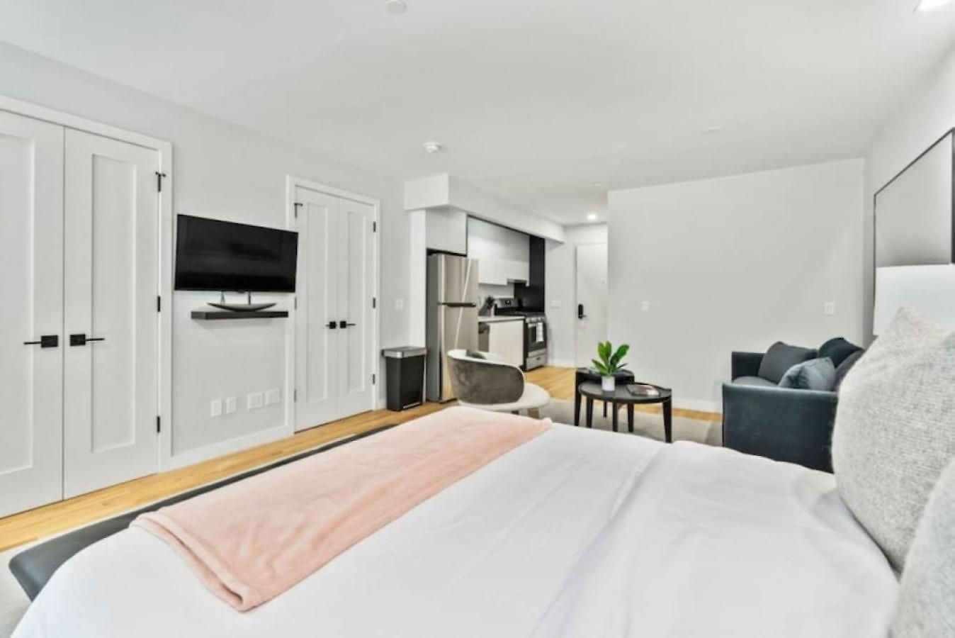 Luxe With Charming Juliet Balcony Hotel New York