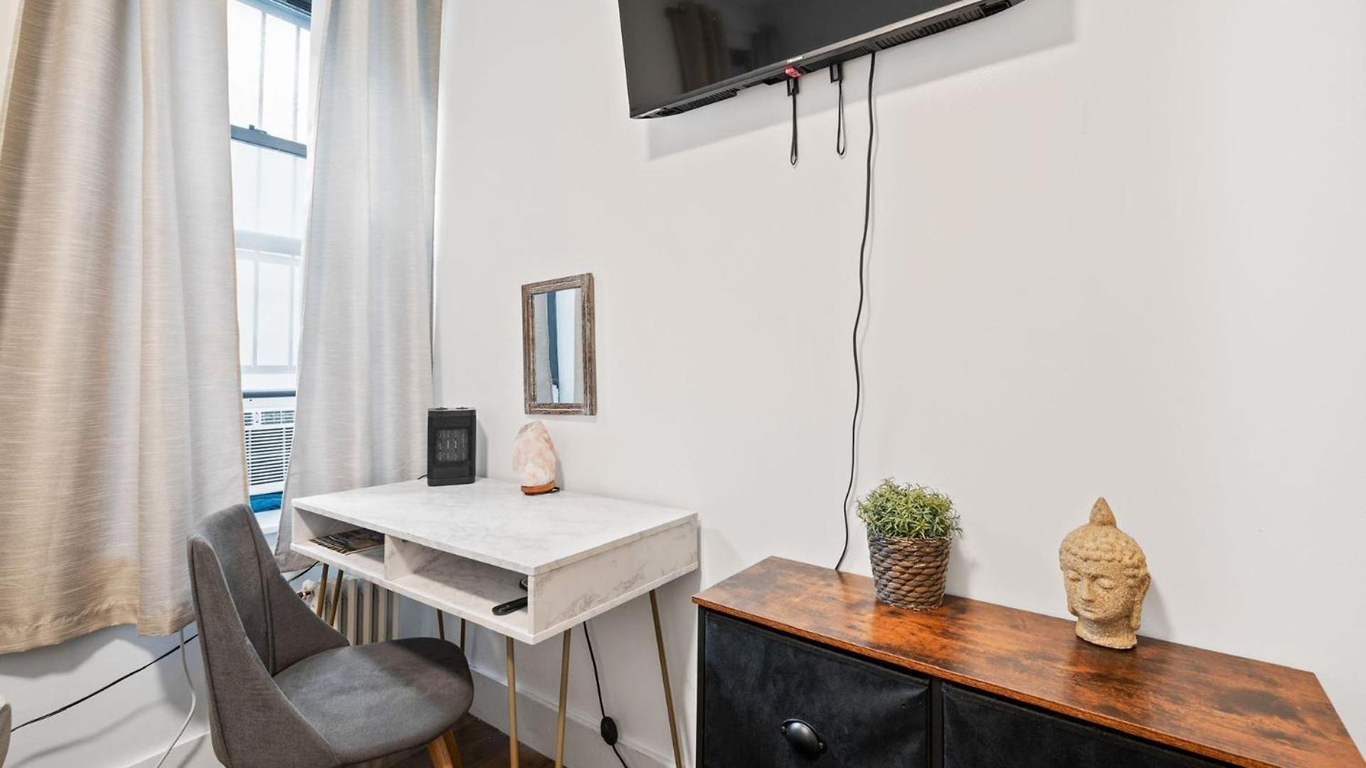 Spacious Modern Chinatown 3 Bedrooms Hotel