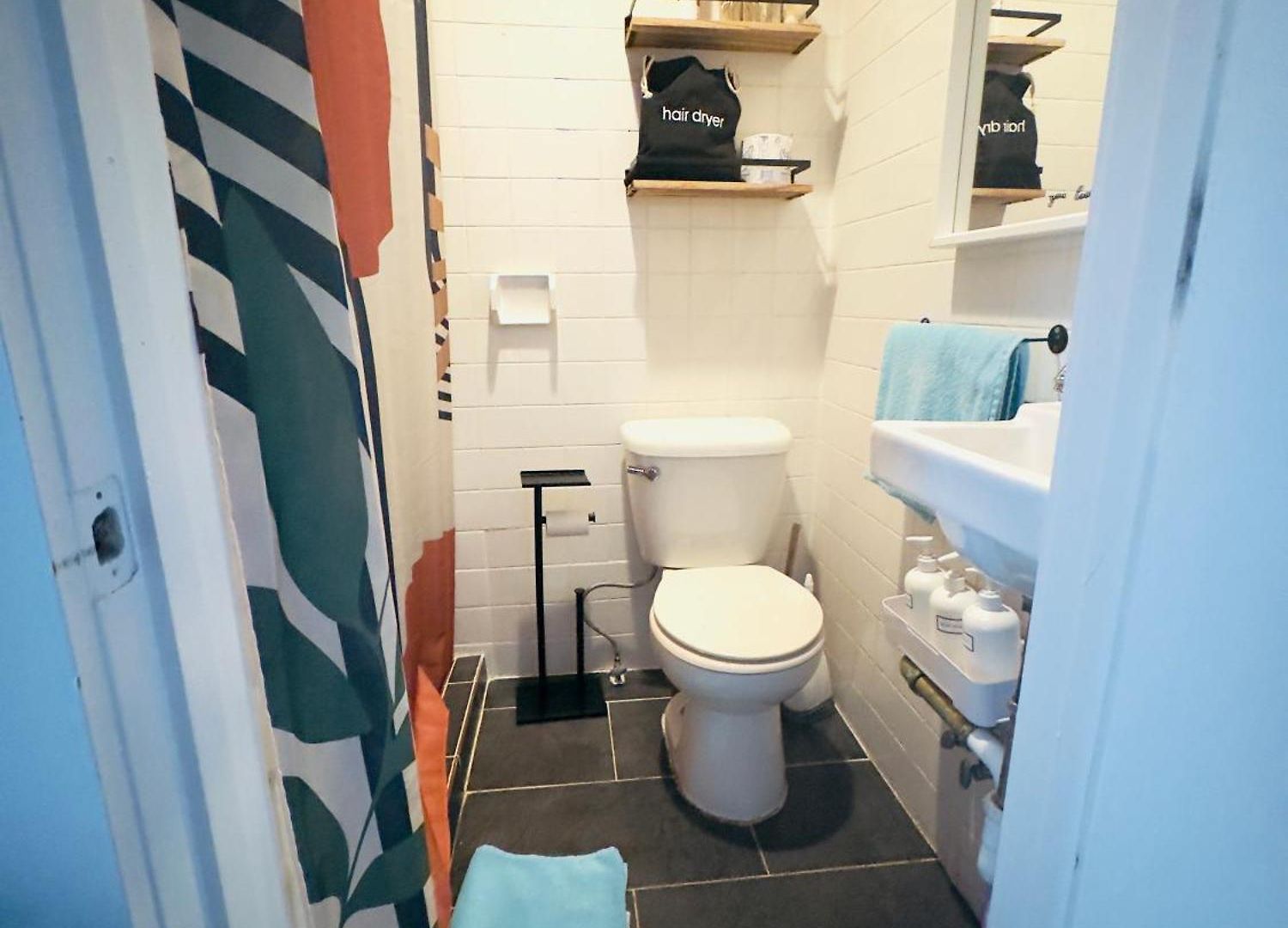 Private With Private Bathroom And Backyard Homestay