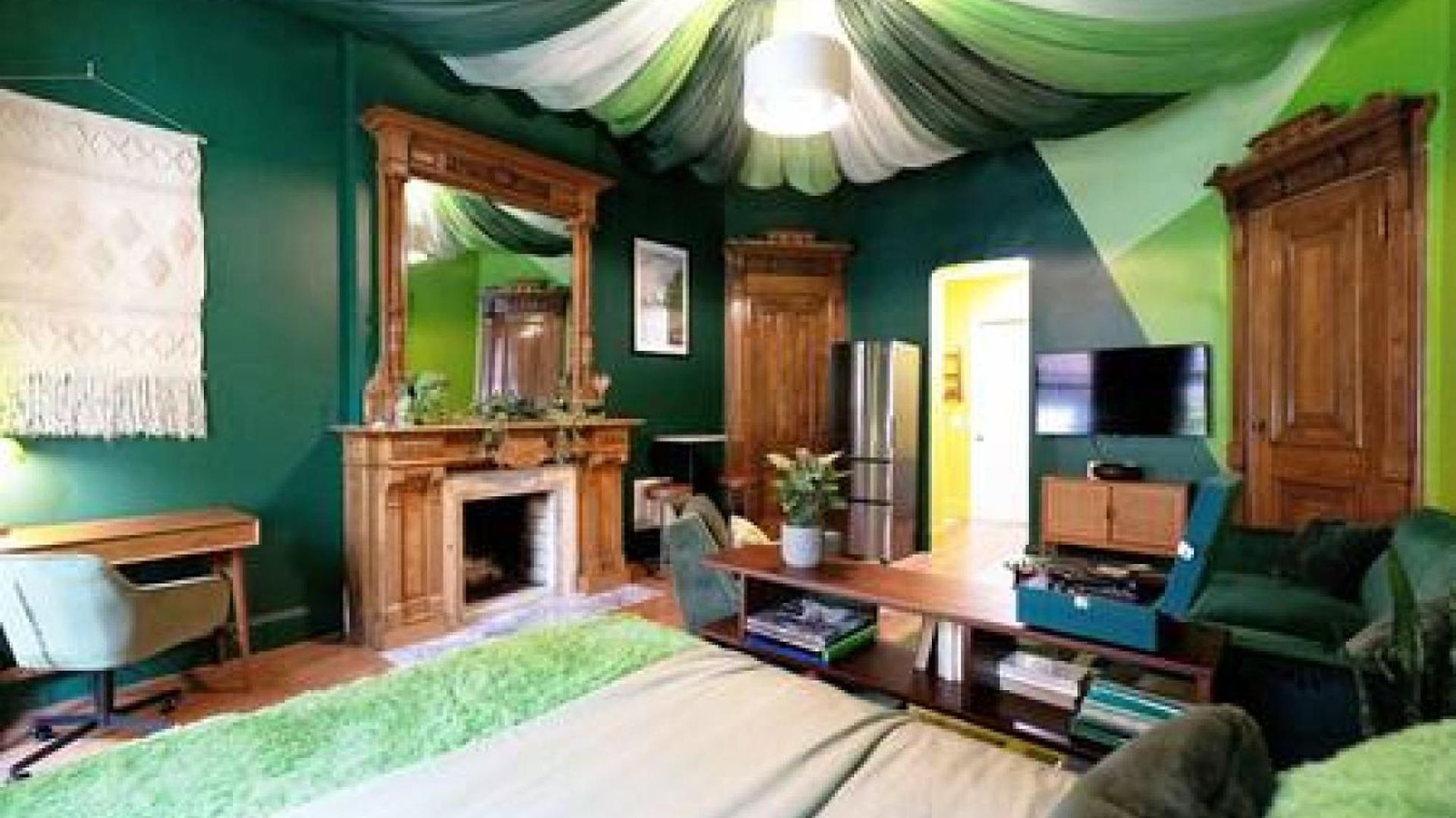 Apartment The Room: 70s Groove Themed New York
