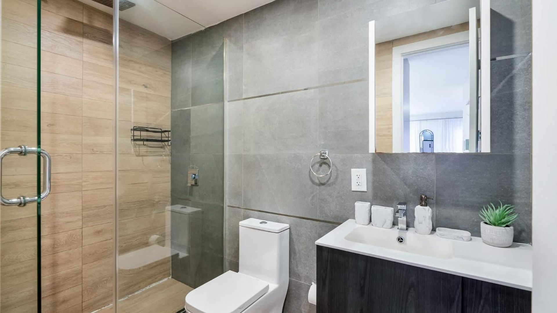Apartment 1597-4 Brand New Prime Ues W D Walk To C Park *