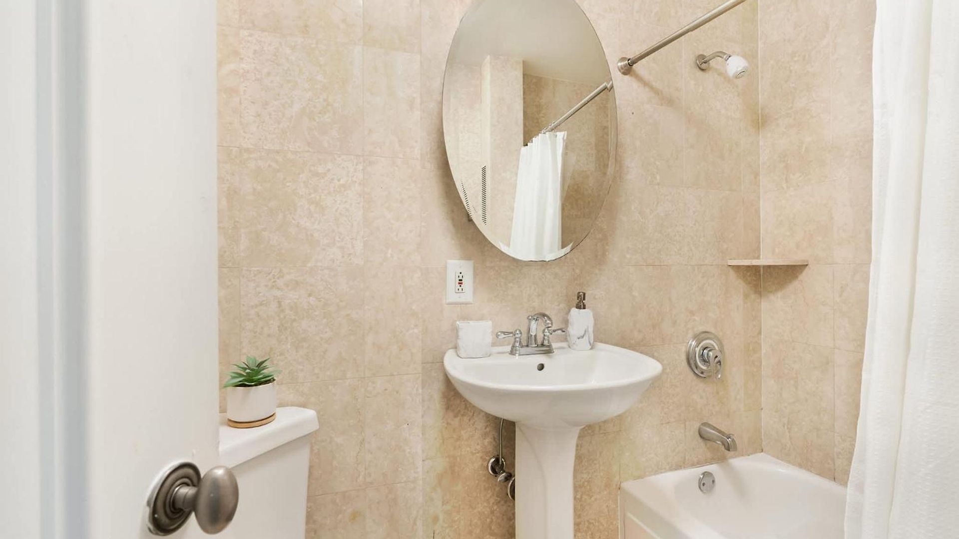 73-1406 New 1br 1bth Uws Doorman Gym Apartment *